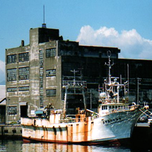 GLAYが屋上でホワイトロードのPVを撮影した函館市のあのビルの今